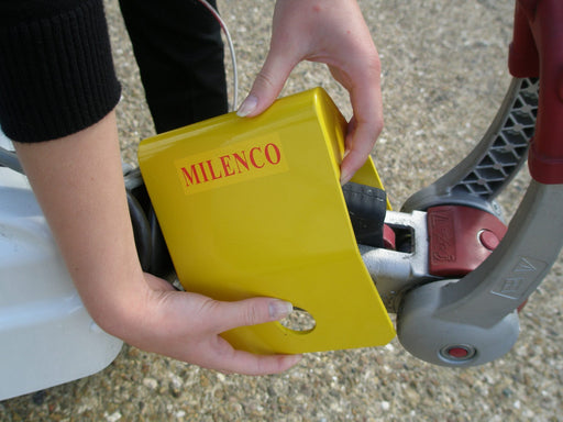 Milenco Super Heavy Duty 3004 Hitch Lock putting on